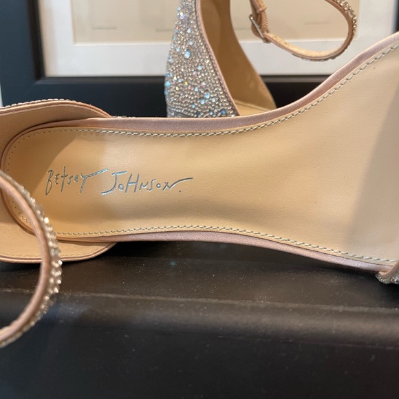 Betsy Johnson Mari rhinestone sandals 9 Wide! - Picture 3 of 4